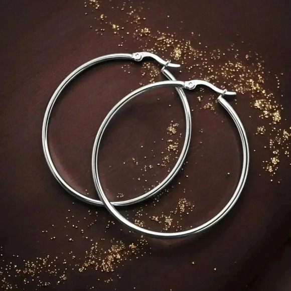 🆕️Minimalist 18K Gold Plated Stainless Steel Hoop Earrings 🌟 Trendy & Chic - Picture 6 of 14